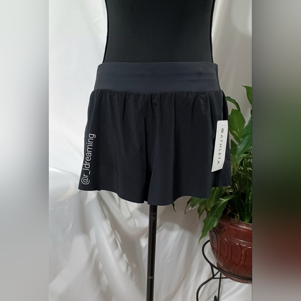 NWT Athleta Black Fast Route Mid Rise 2" Run Short Size Size Small
